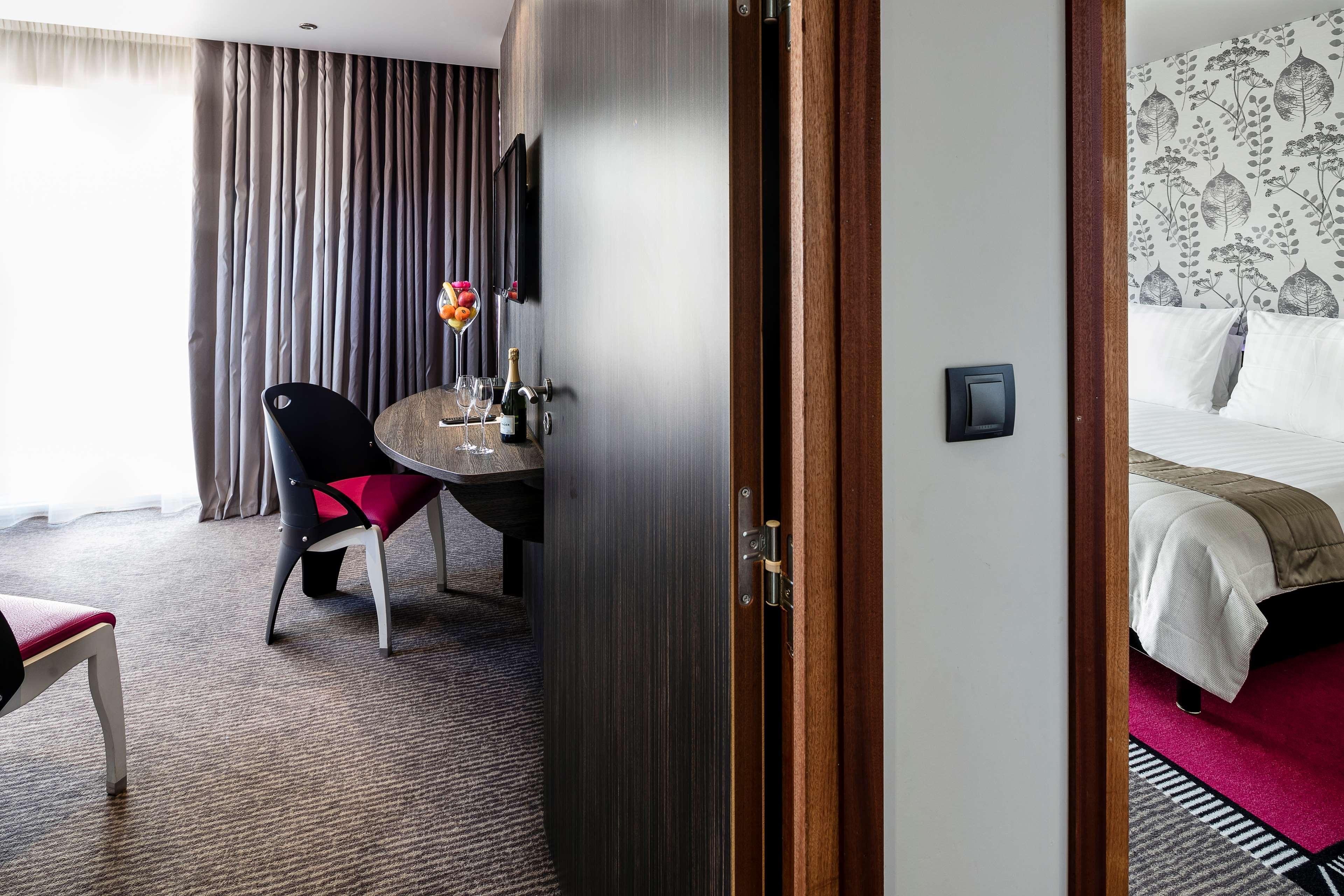 Best Western Premier Le Patio Des Artistes Wellness Jacuzzi Cannes Exterior photo